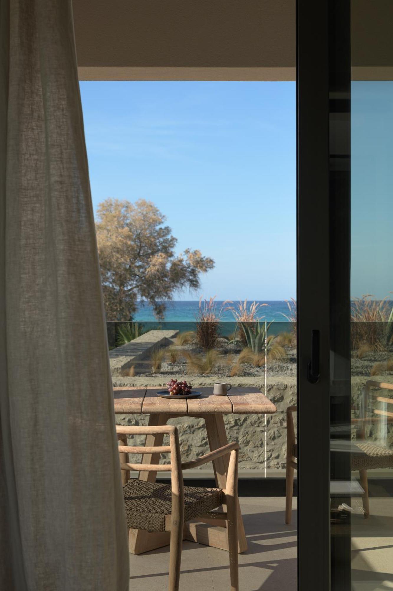 Dyo Beach Suites Rethymno  Exterior photo